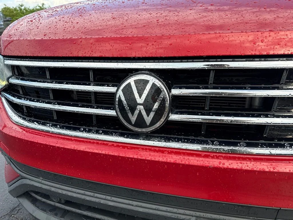 Used 2022 Red Volkswagen 2.0T SE image 11