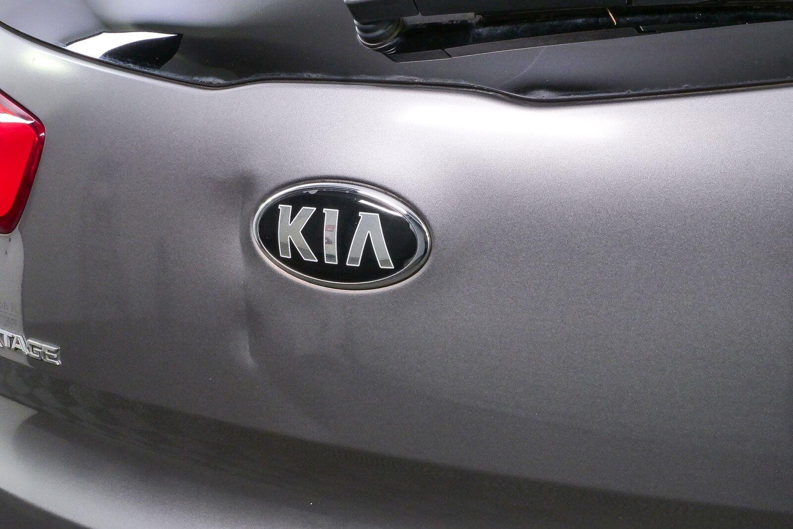 Used 2016 Mineral Silver Kia LX image 38