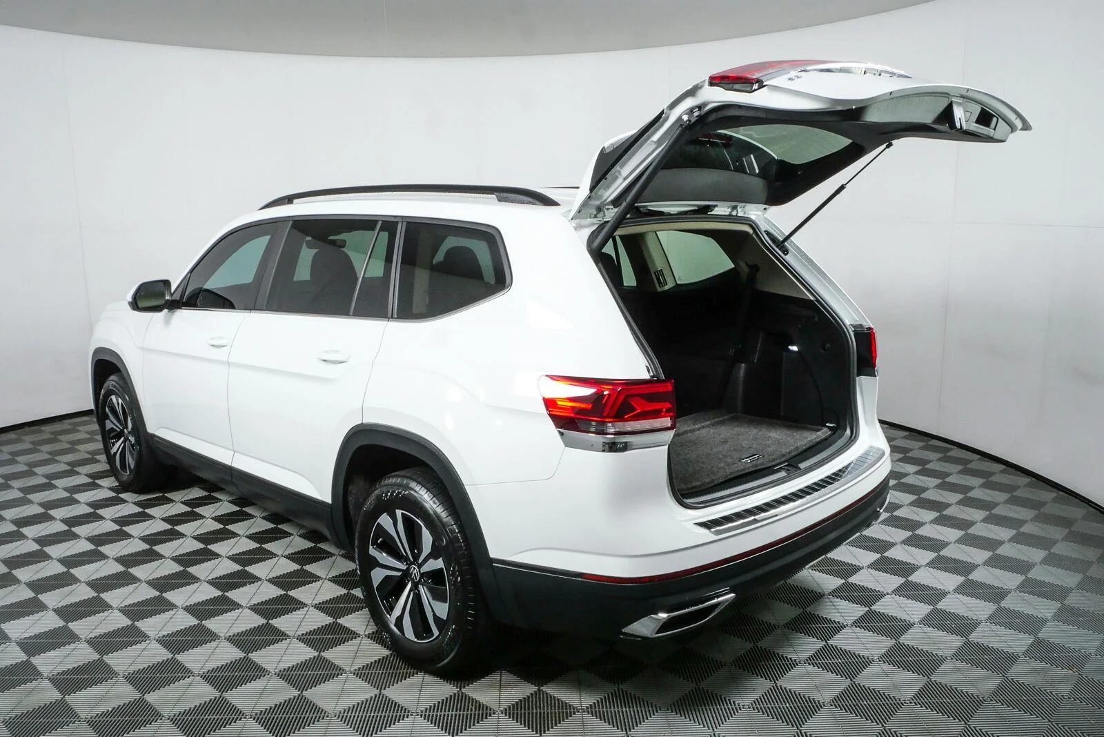 Certified Used 2024 Pure White Volkswagen 2.0T SE image 34