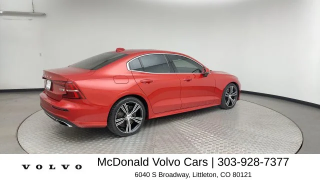 Used 2019 Red Volvo T6 Inscription image 2