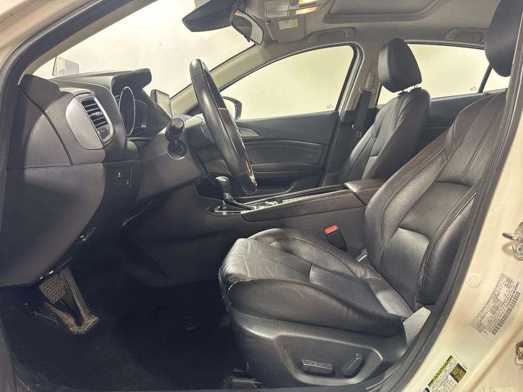 Used 2018 Snowflake White Pearl Mazda Grand Touring image 19