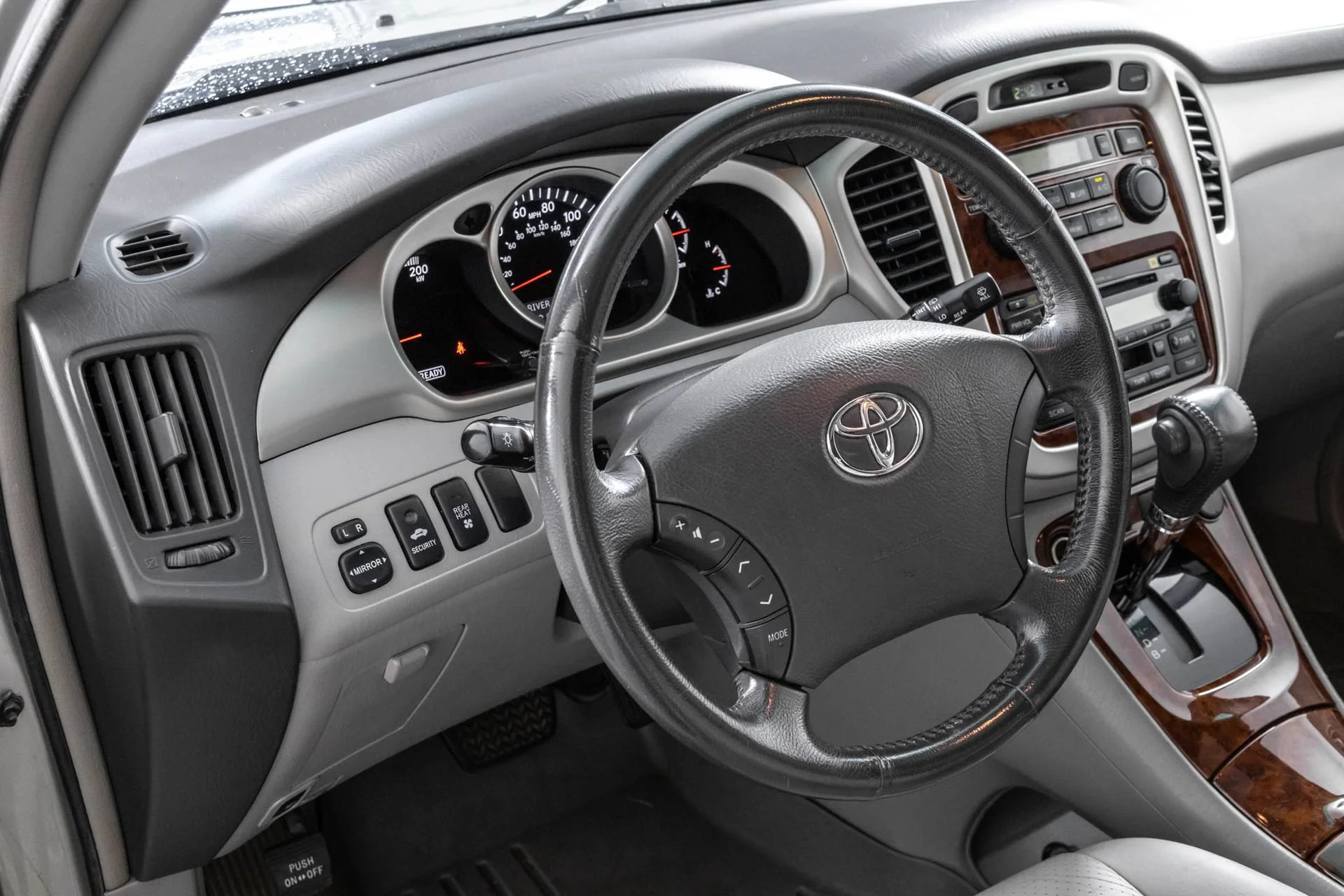 Used 2006  Toyota NA image 30