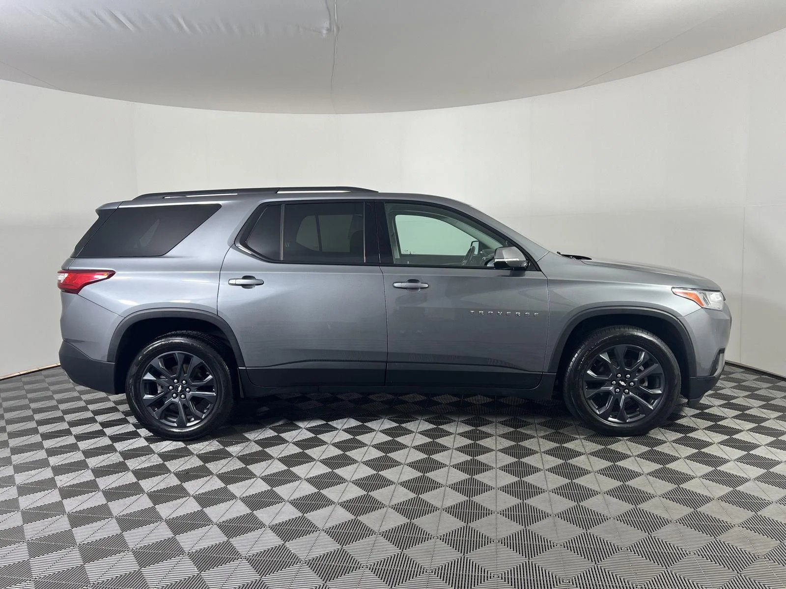 Used 2020 SATIN STEEL METALLIC Chevrolet RS image 26