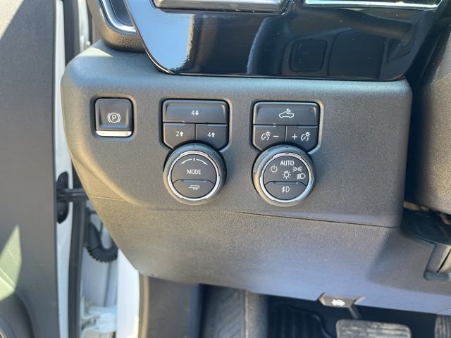 Used 2025 White Chevrolet LT image 28