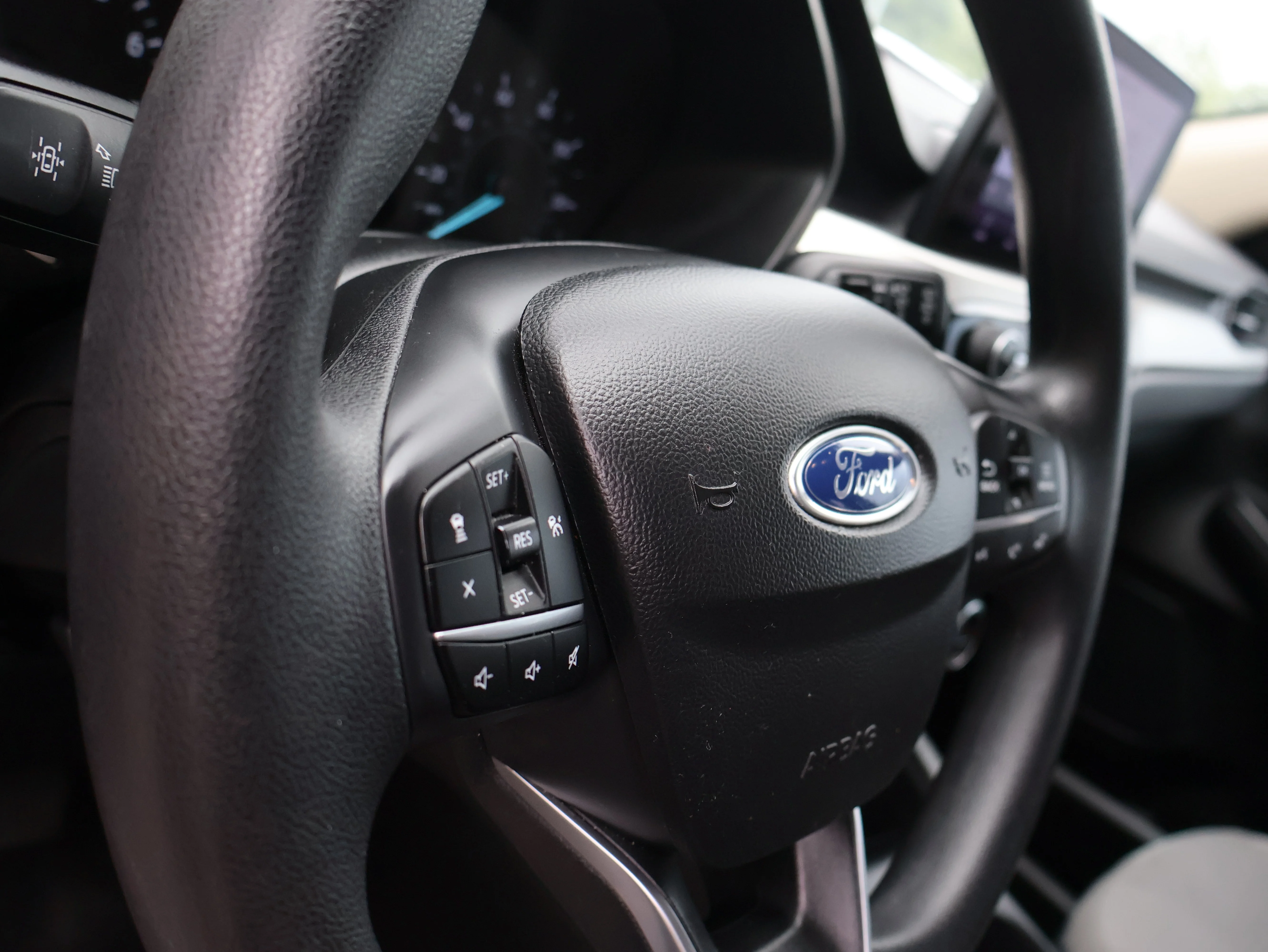 Used 2020 Ingot Silver Metallic Ford SE image 23