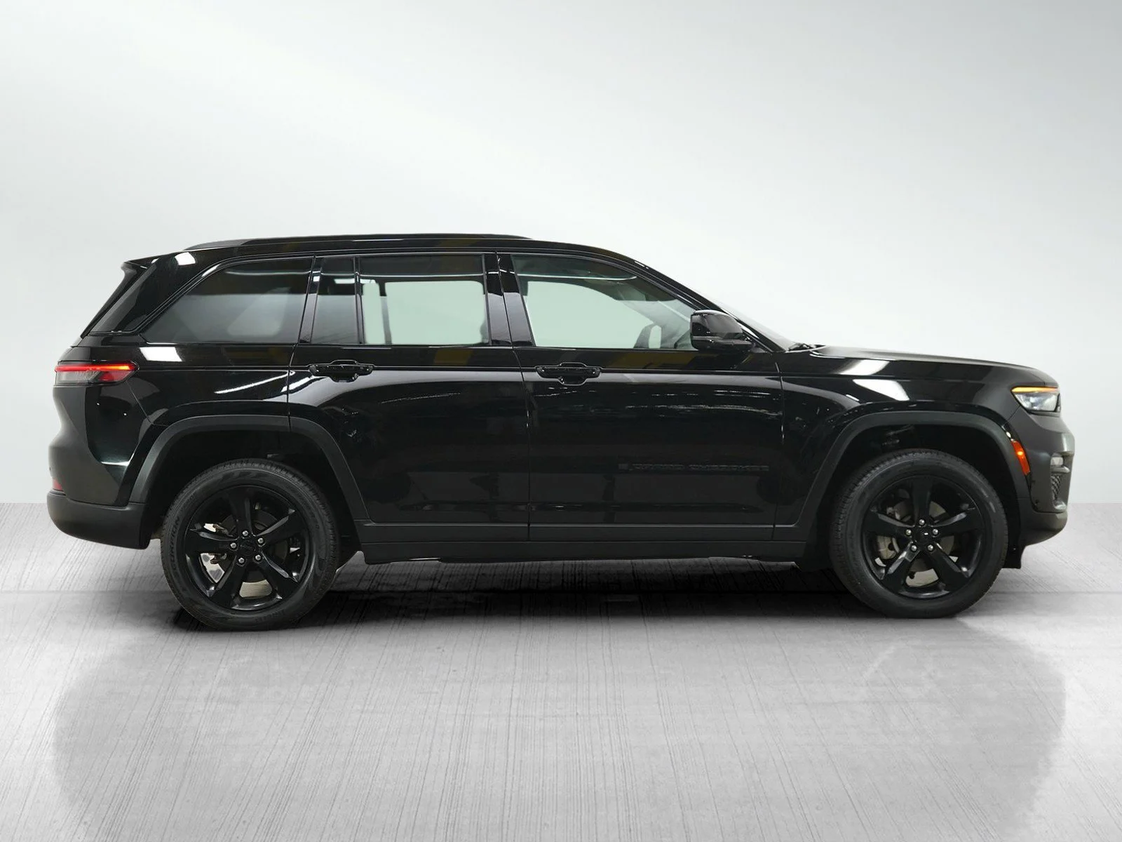 Used 2023 Diamond Black Crystal Pearlcoat Jeep Limited image 6