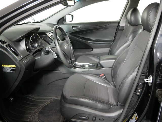 Used 2012 Midnight Black Hyundai SE image 9