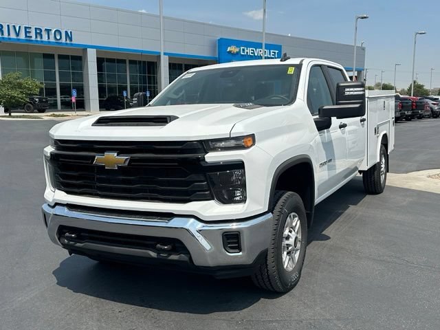 New 2026 Summit White Chevrolet WT image 12