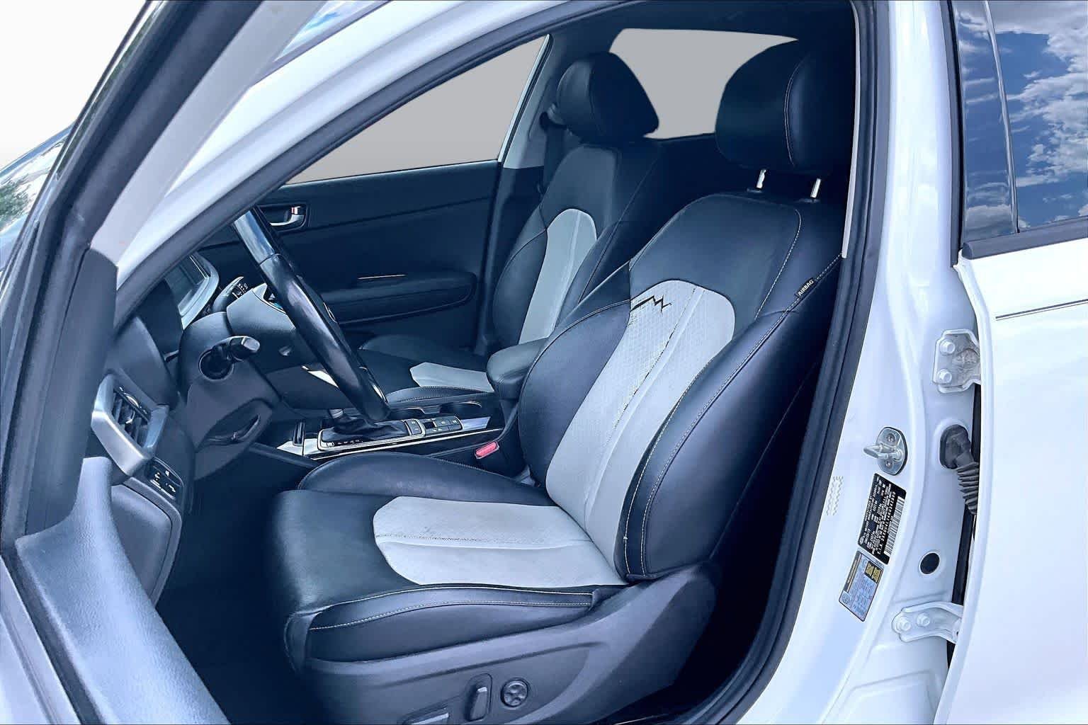 Used 2019 Snow White Pearl Kia EX image 8