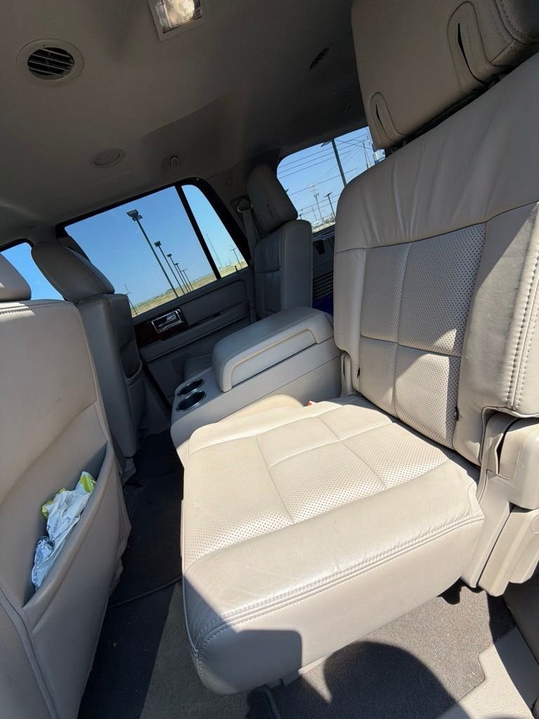 Used 2012 Red Lincoln Base image 6