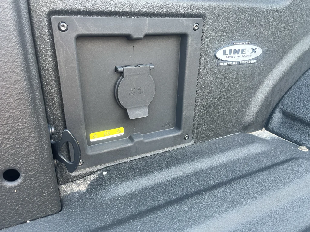 Used 2022 Agate Black Metallic Ford LARIAT image 10