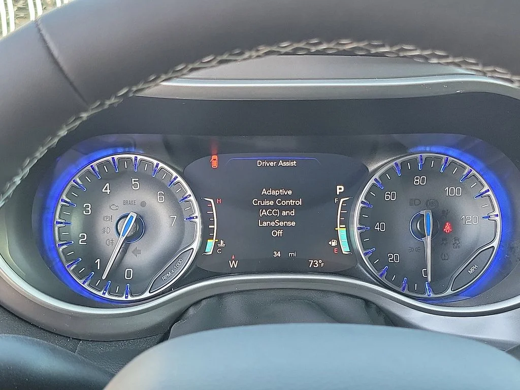 2025 Chrysler Voyager LX - Photo 7