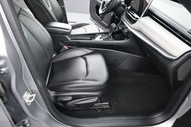 Used 2024  Jeep Limited image 14