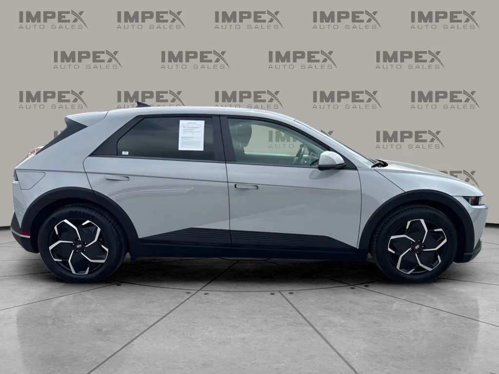 Used 2024 Gray Hyundai SEL image 6