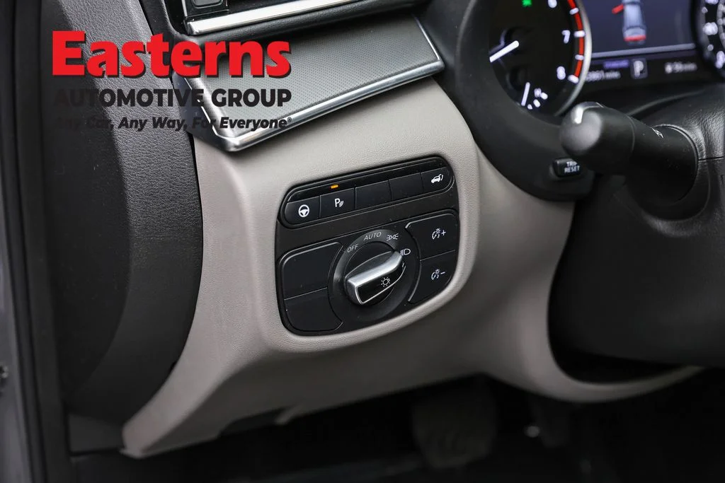 Used 2023 Gray INFINITI LUXE image 23