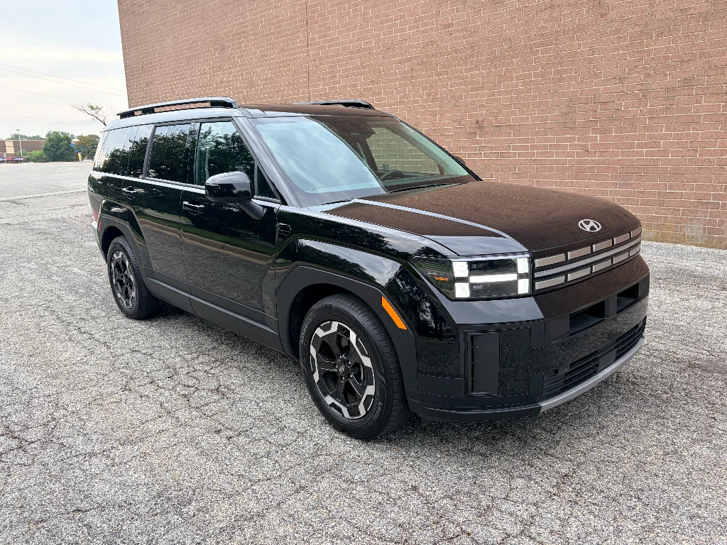 Used 2025 Phantom Black Hyundai SEL image 7