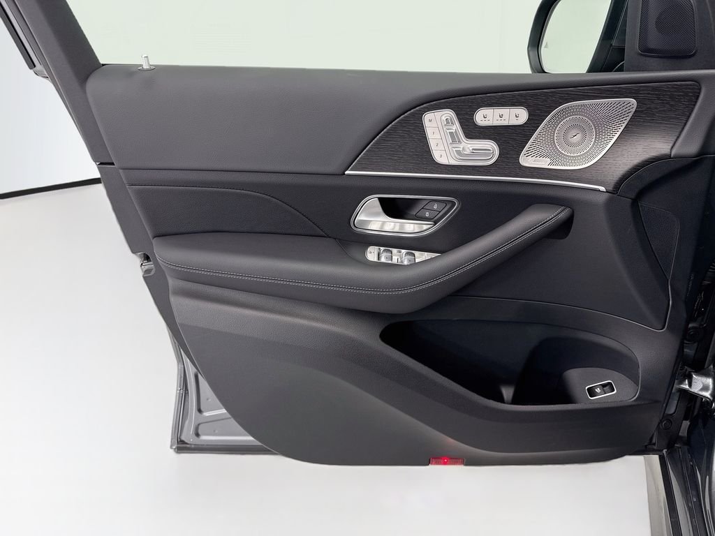 New 2026 Selenite Grey Metallic Mercedes-Benz GLS 450 image 23