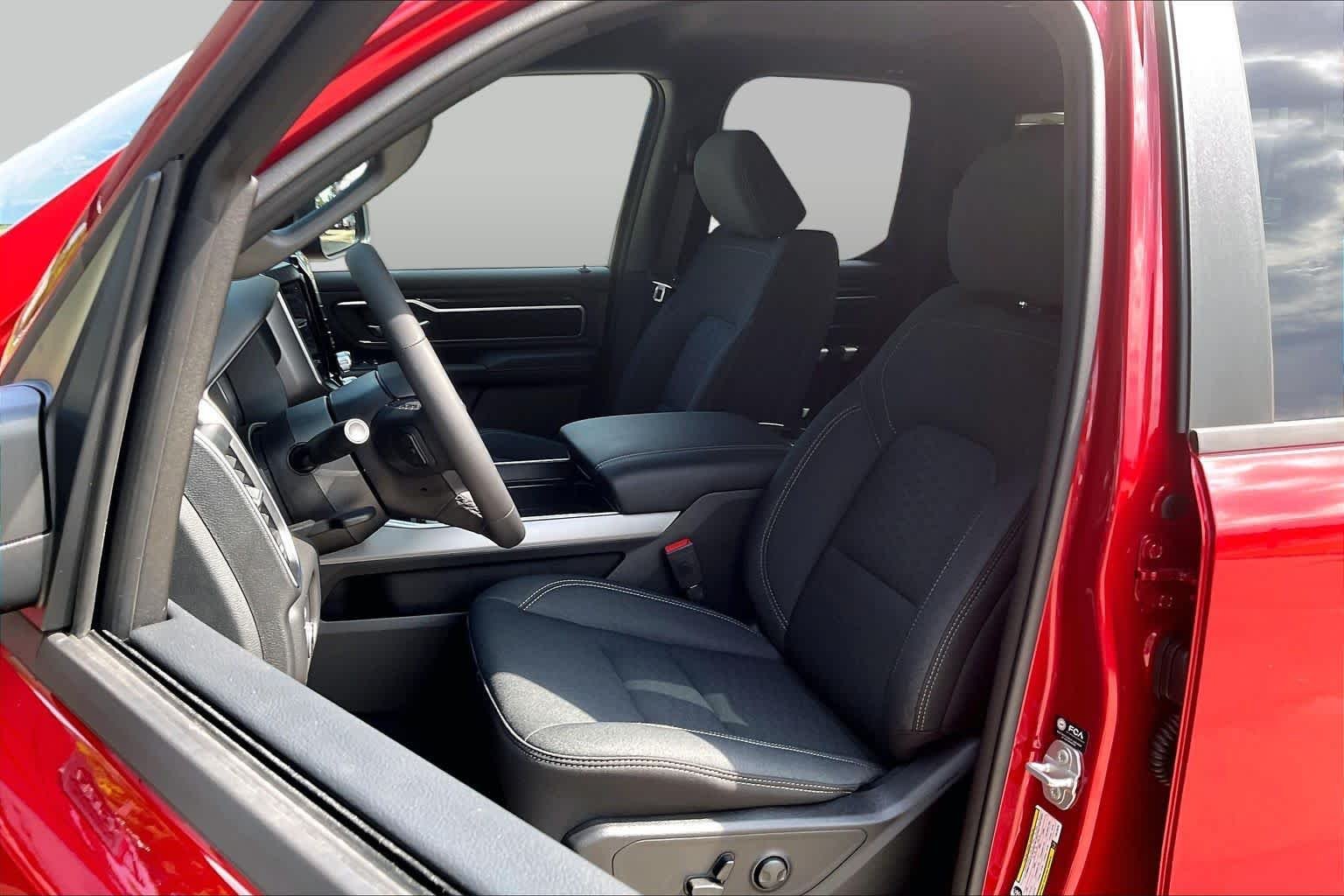 New 2026 Molten Red Pearl-Coat Exterior Paint RAM Big Horn image 9