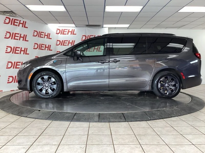 Used 2020 Gray Chrysler Touring L image 4