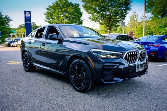 Used 2022 Black Sapphire Metallic BMW xDrive40i, M-Sport Pckge, Extra Clean, Loaded!!!! image 3