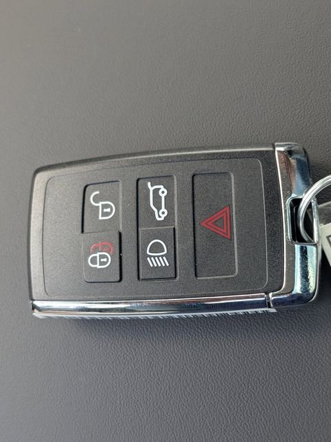 New 2026 Fuji White Land Rover SE image 35