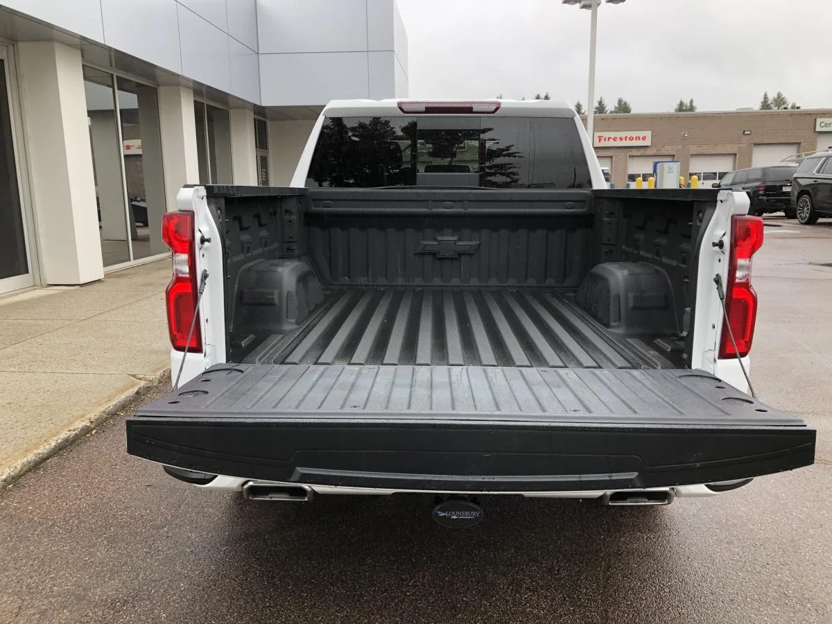 Used 2024 White Chevrolet 4WD Crew Cab 147" RST w/ Z71 image 7