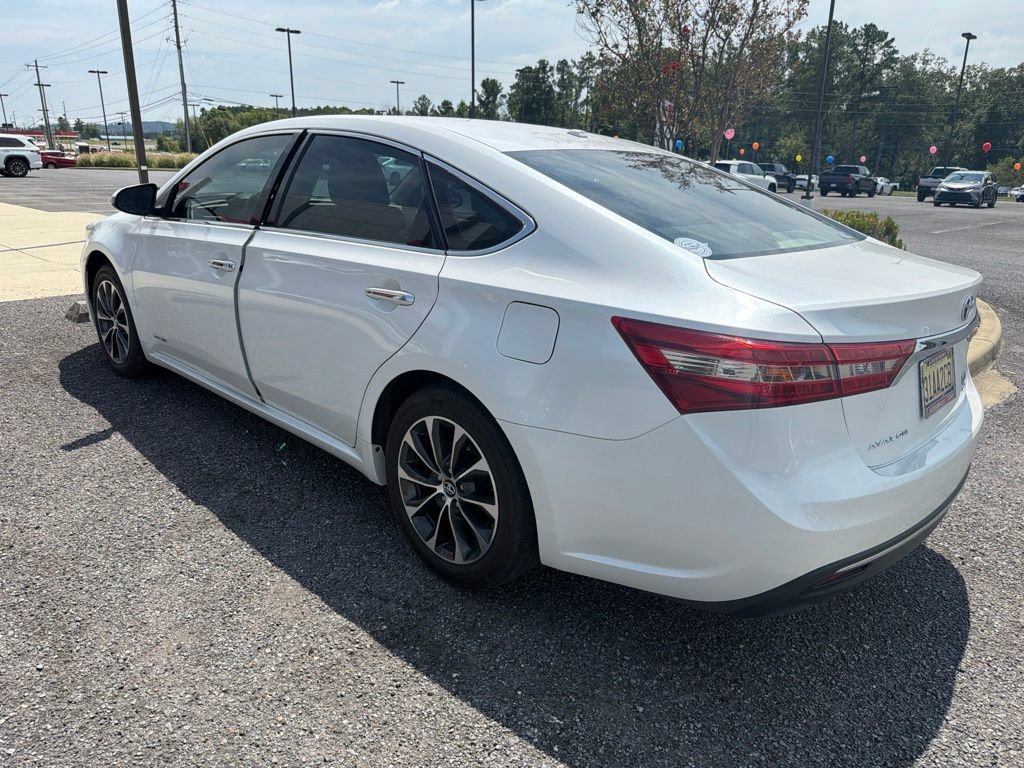 Used 2018 Blizzard Pearl Toyota  image 4