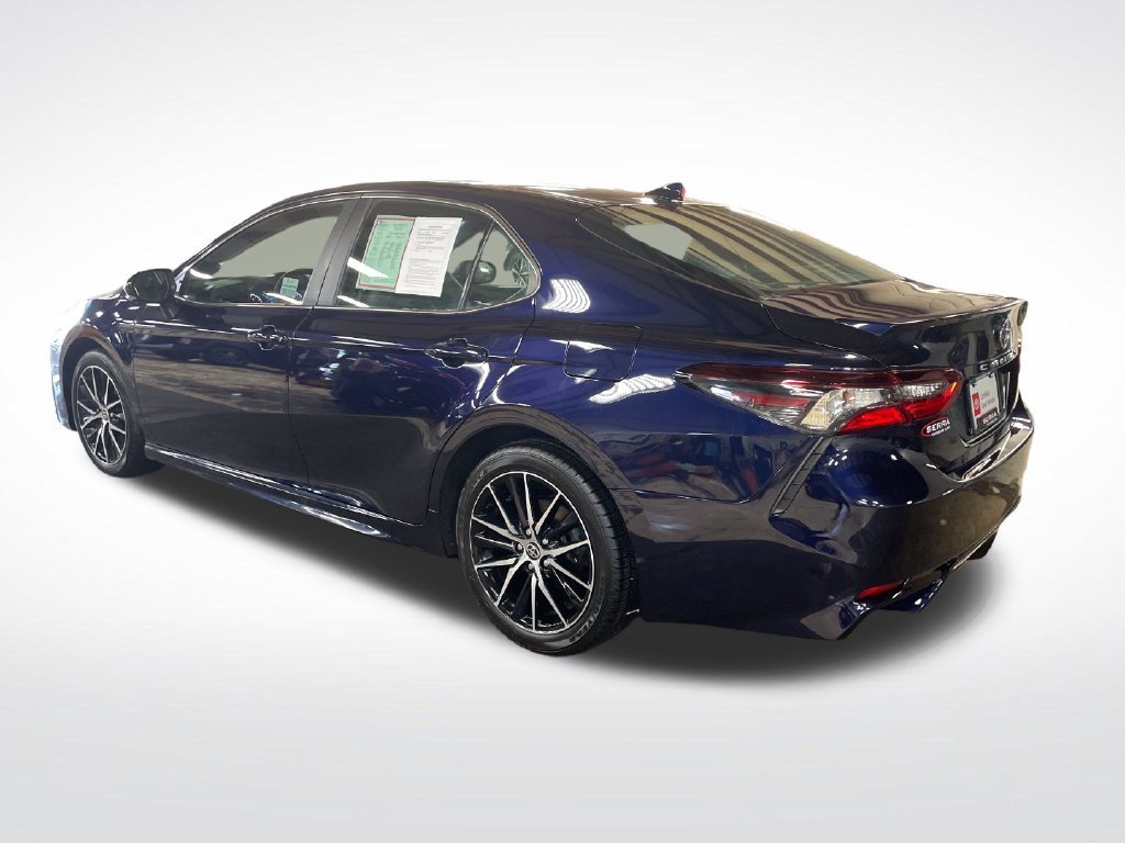 Used 2021  Toyota SE image 3