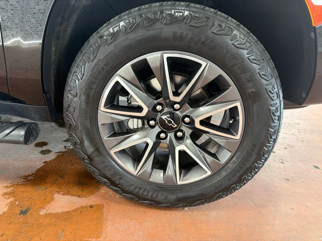 Used 2024 Black Chevrolet Z71 image 11