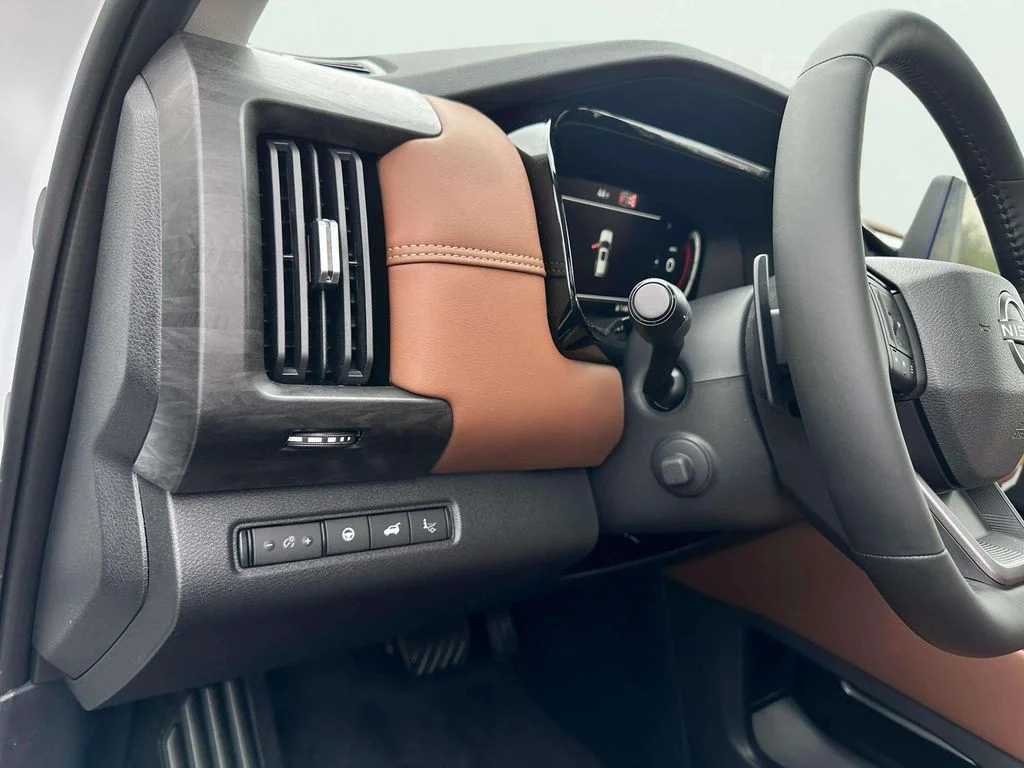 New 2026 Everest White Pearl/Black Nissan Platinum image 33