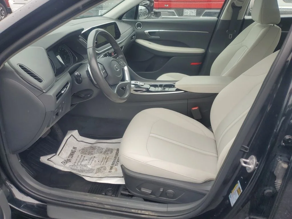 Used 2023 Black Hyundai SEL image 13