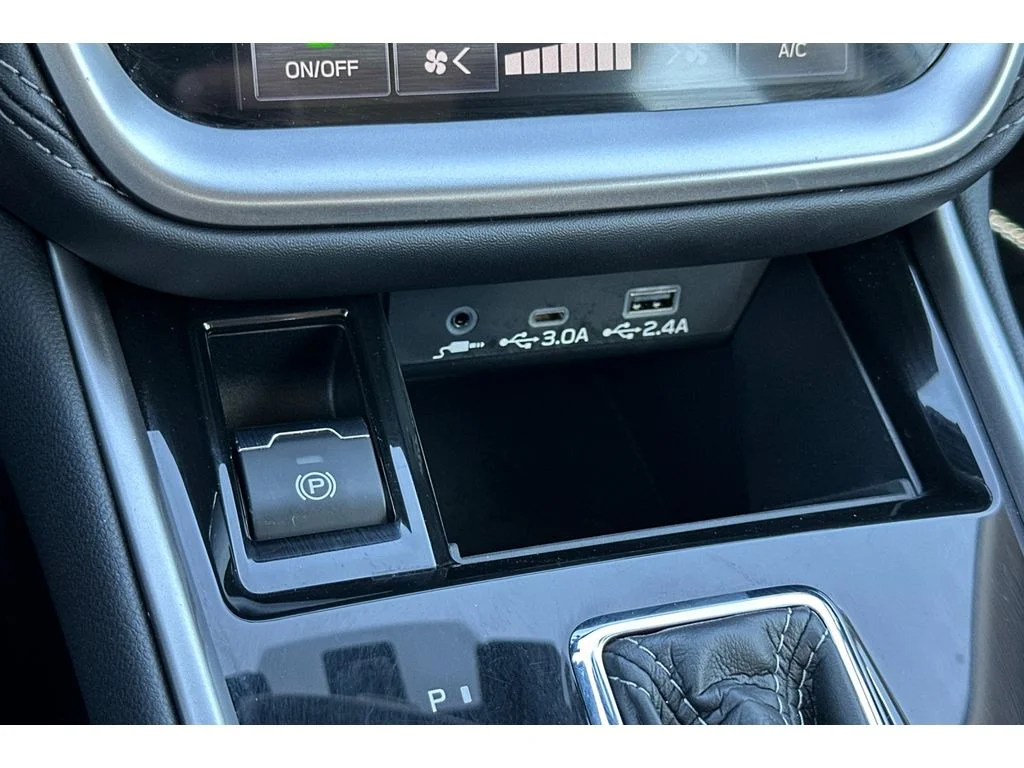 Used 2025 Crystal White Pearl Subaru Premium image 29
