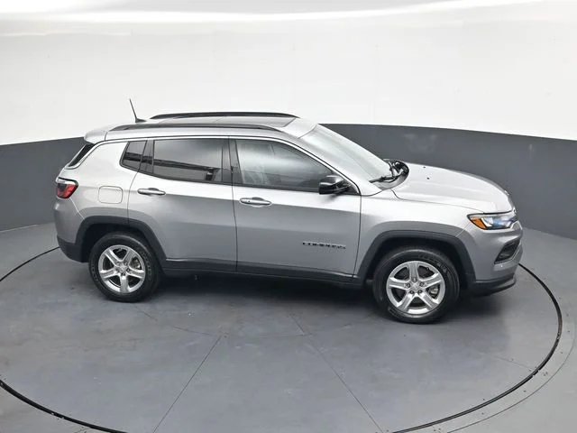 Used 2023 Silver Jeep Latitude image 24