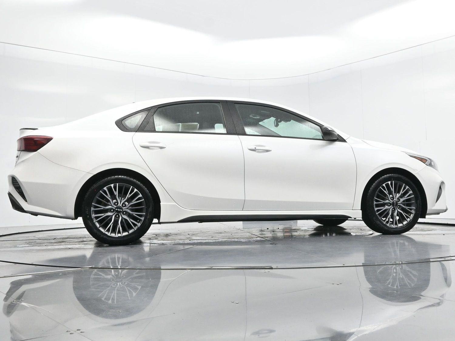 Used 2022 Snow White Pearl Kia GT-Line image 52