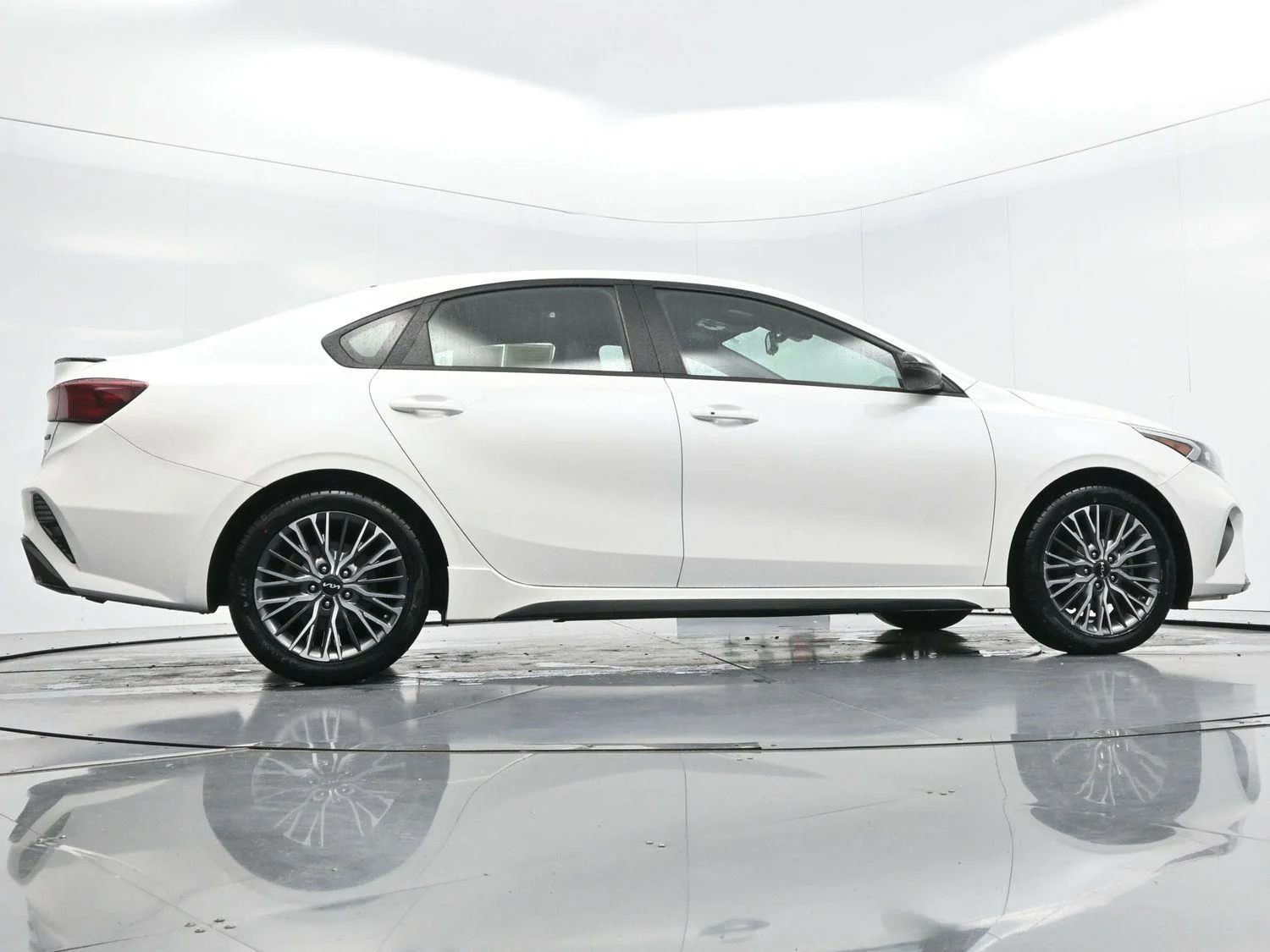 Used 2022 Snow White Pearl Kia GT-Line image 52
