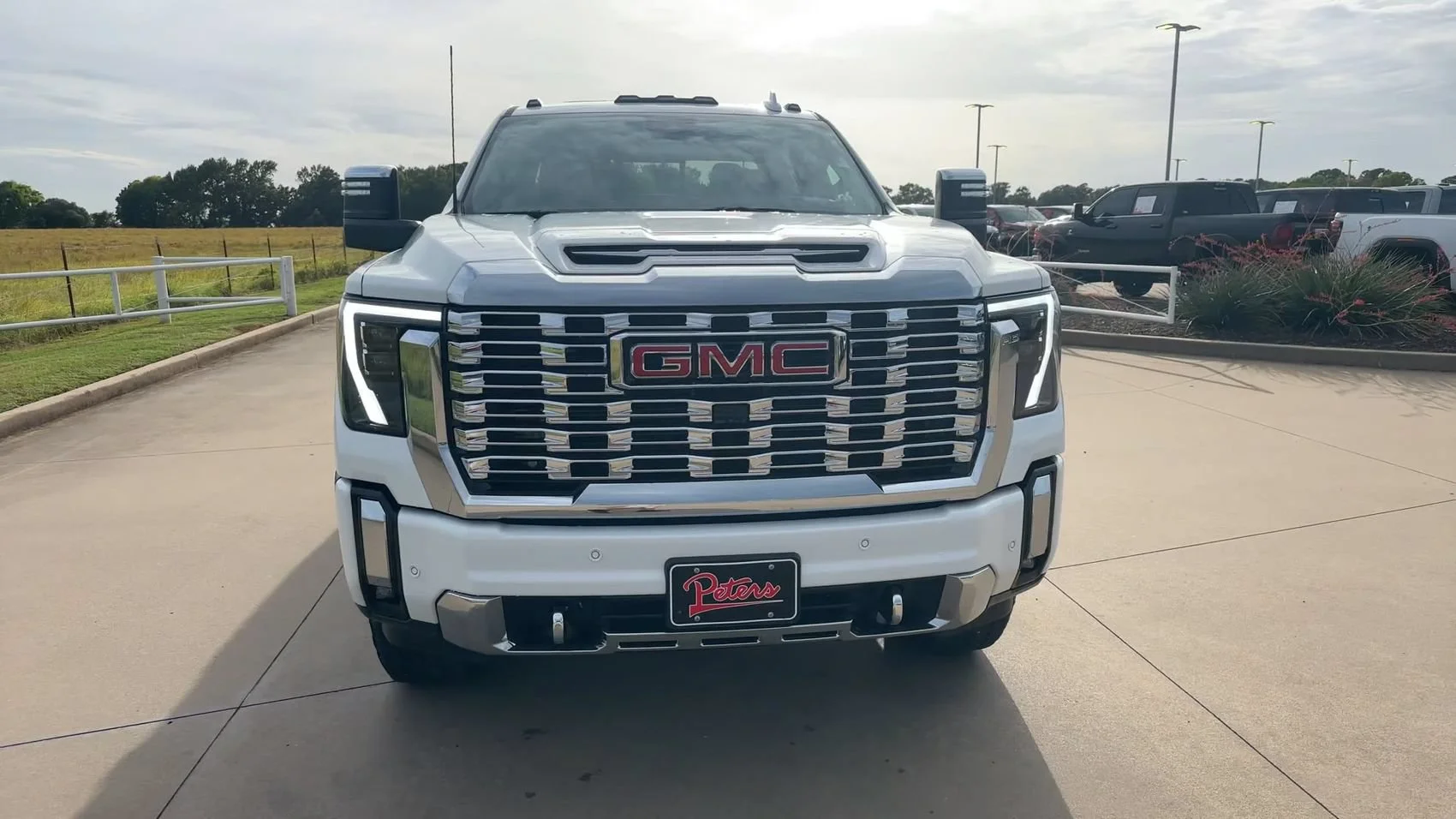 Used 2025 White GMC Denali image 3