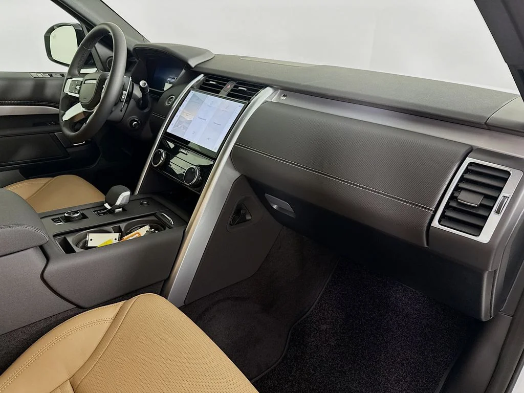 New 2026 Fuji White Land Rover Dynamic SE image 29