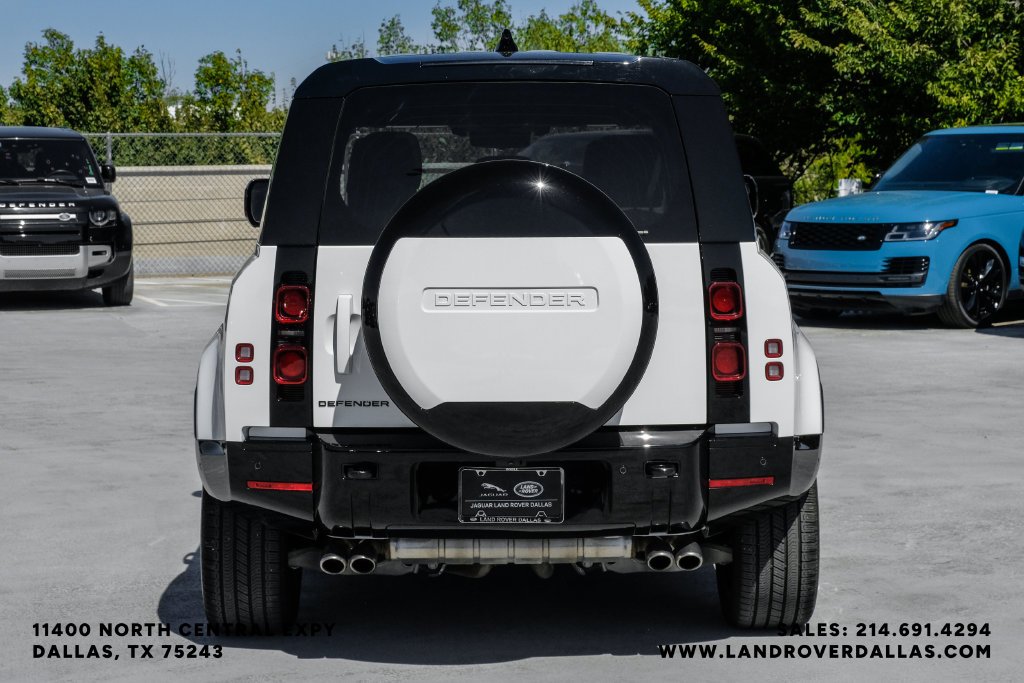 Used 2025 White Land Rover X-Dynamic SE image 11