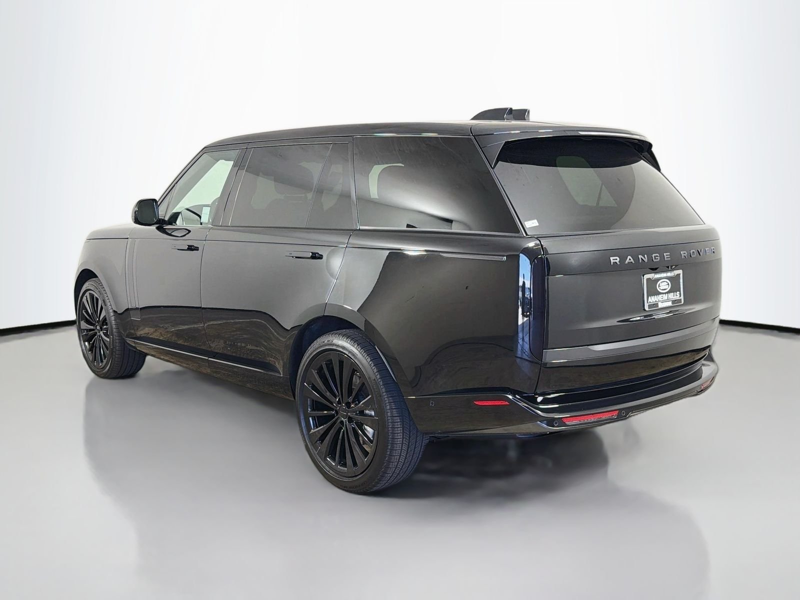 New 2026 Santorini Black LAND ROVER SE 7 Seats image 3