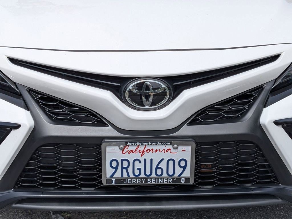 Used 2024 Ice Toyota SE image 9