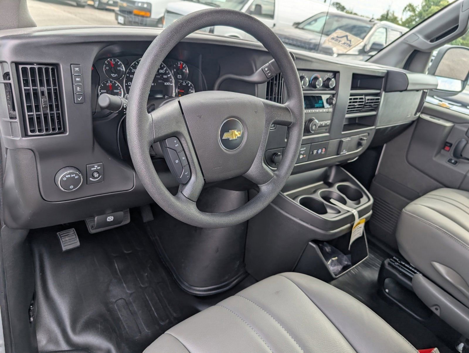 2025 Chevrolet Express Cargo Work Van - Photo 6