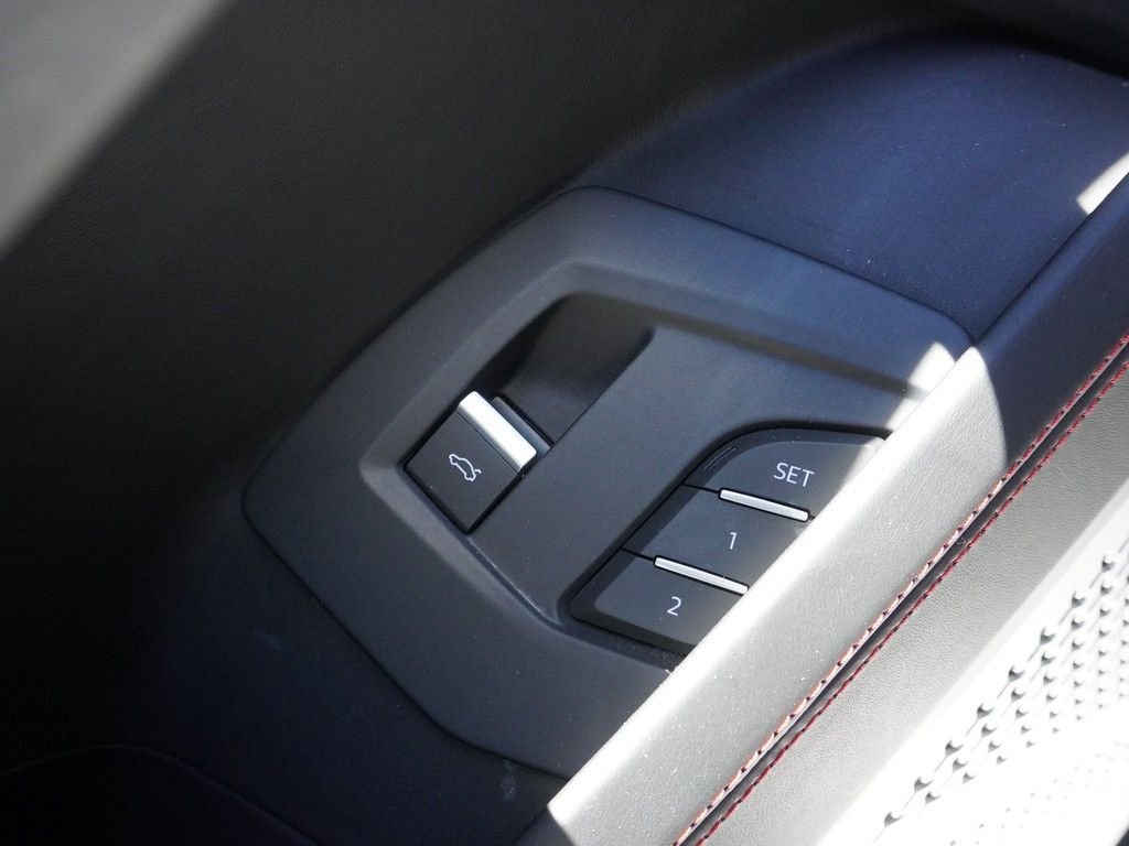 Used 2020 Black Lamborghini Base image 46