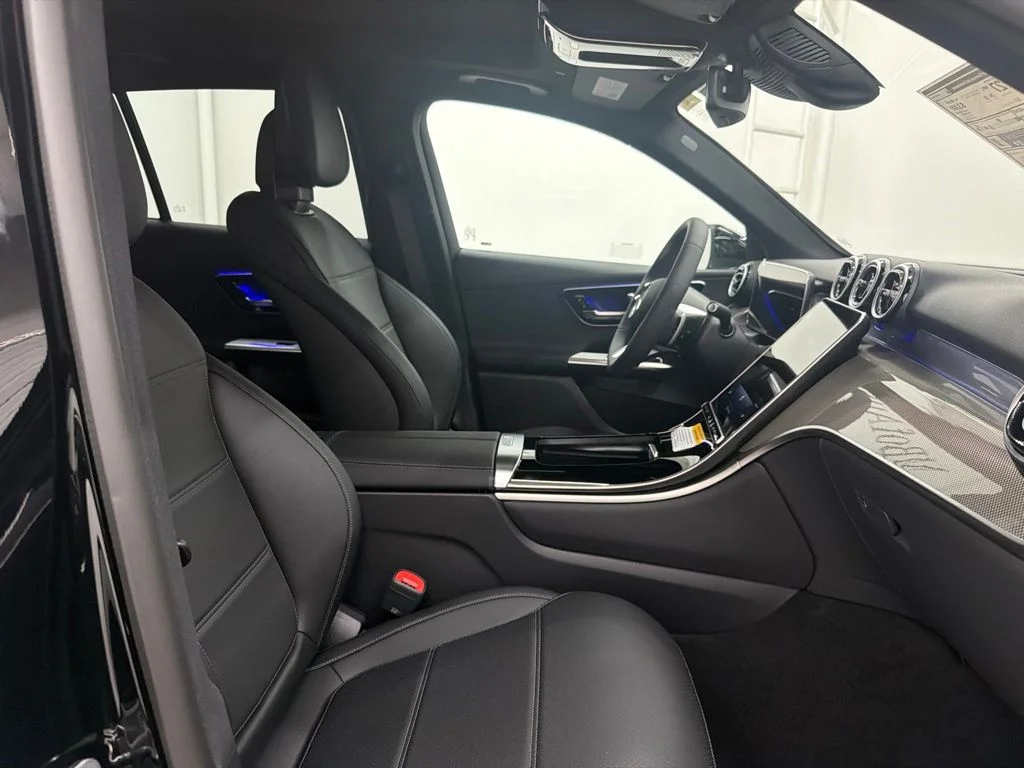 New 2027 Black Mercedes-Benz GLC 300 image 30