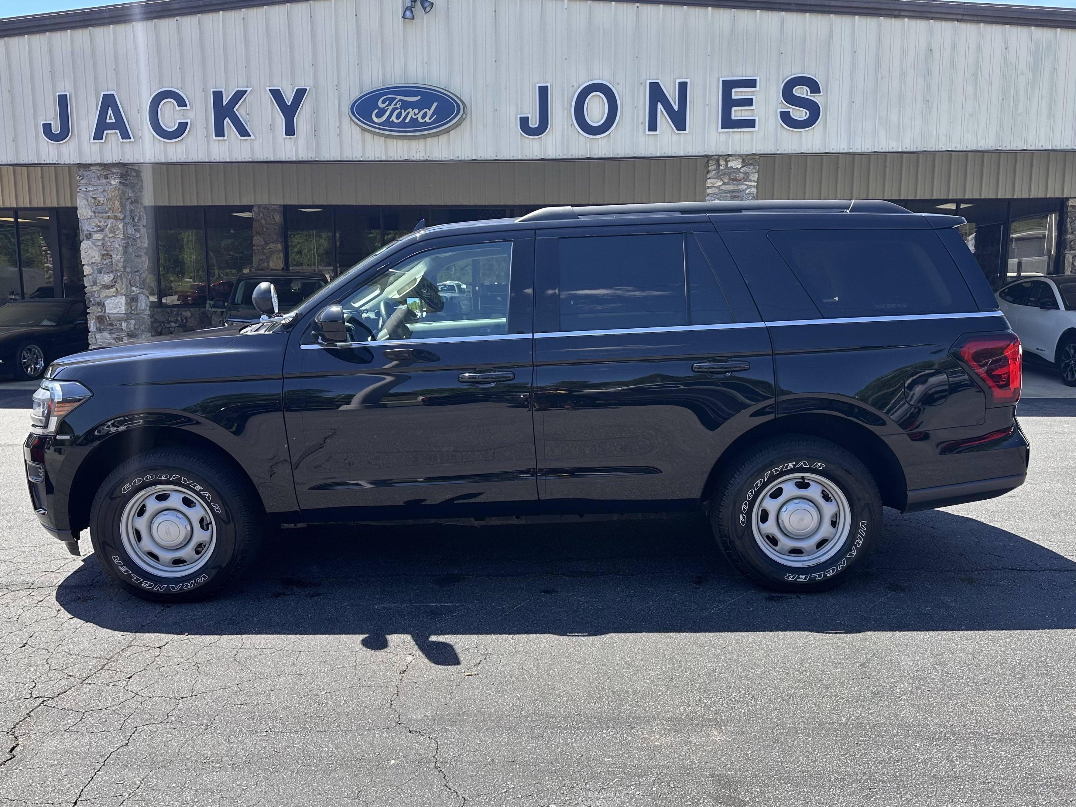 2022 Ford Expedition XL 4x4 (Fleet)'s photo