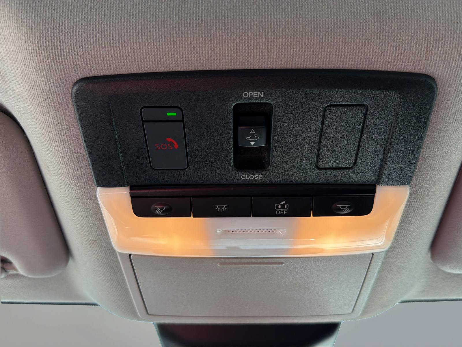 Certified Used 2025 Orange Nissan SR image 29