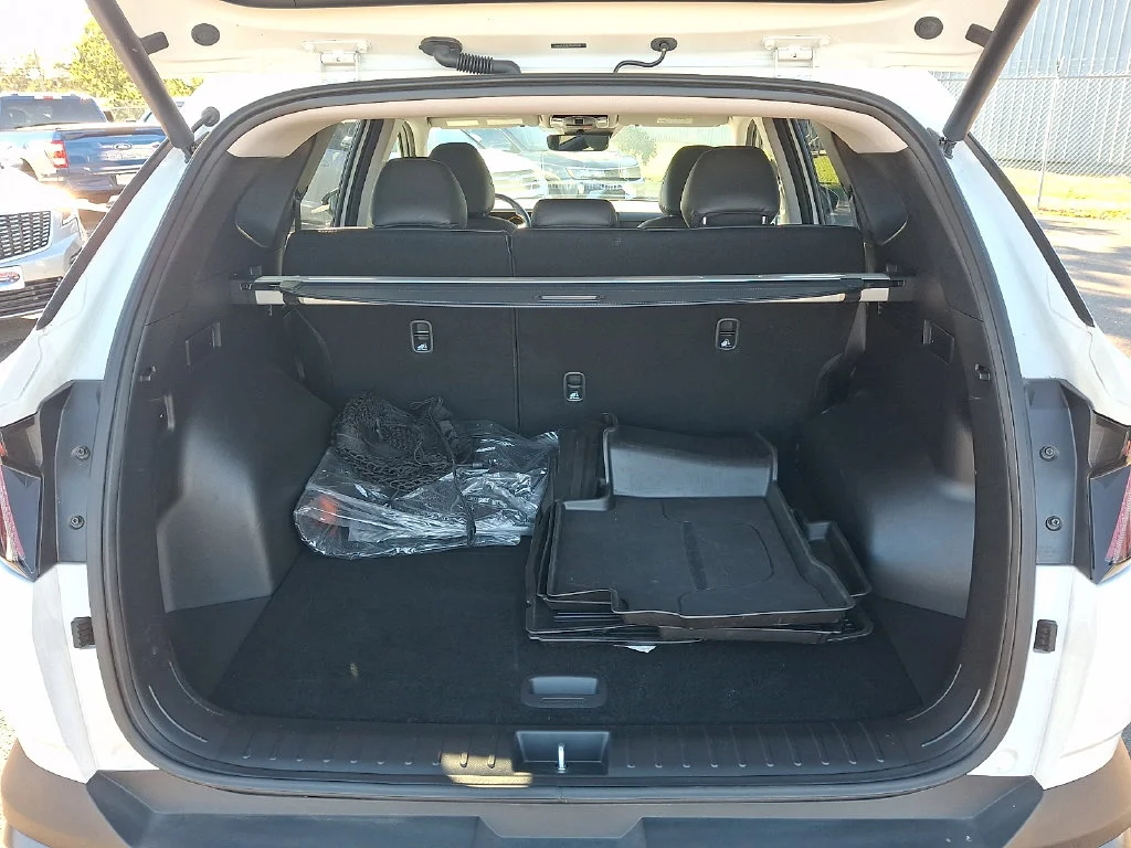 Used 2025 White Pearl Hyundai SEL Convenience image 30