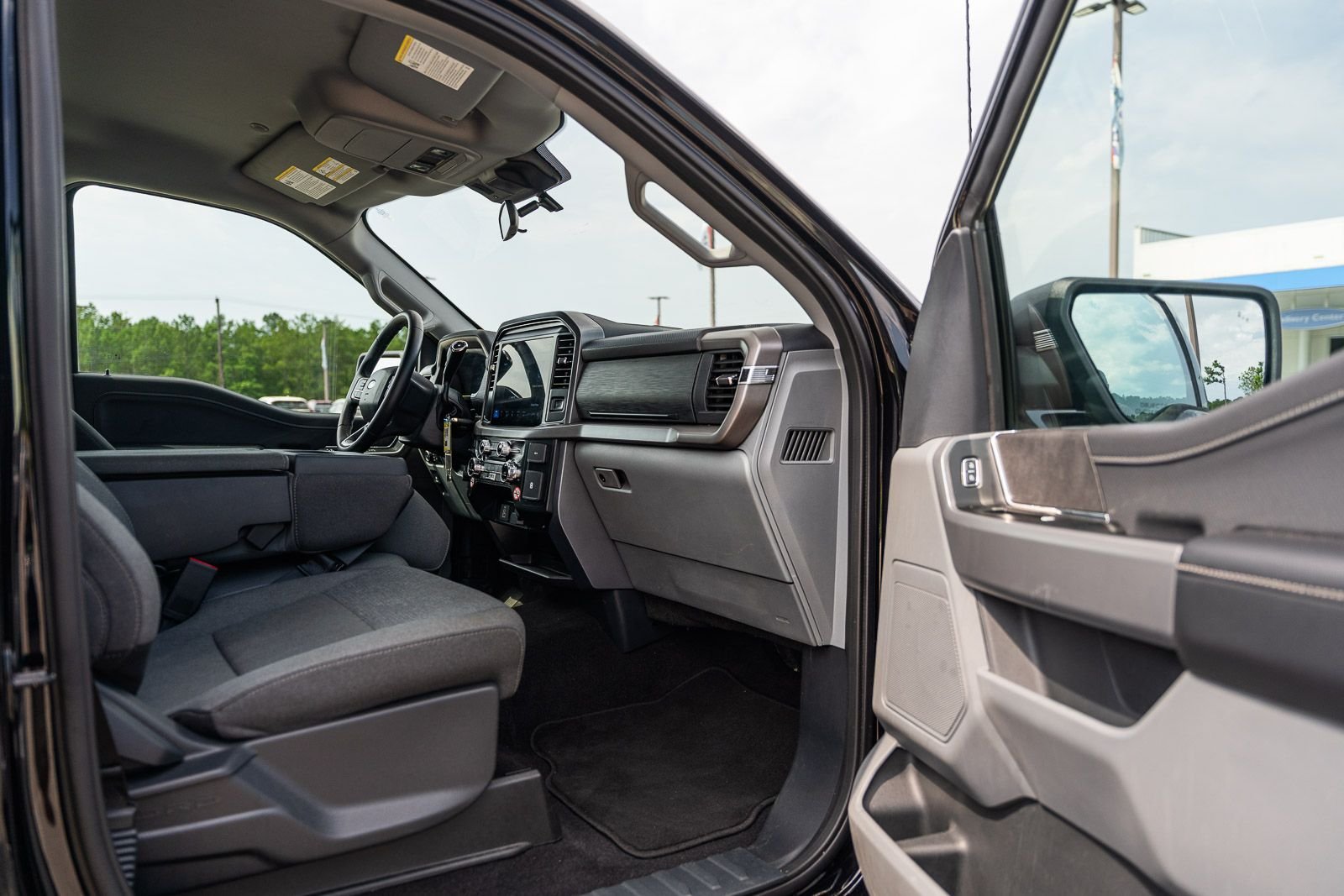 2025 Ford F-150 XLT - Photo 11