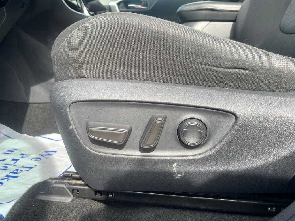 2024 Toyota RAV4 XLE - Photo 18