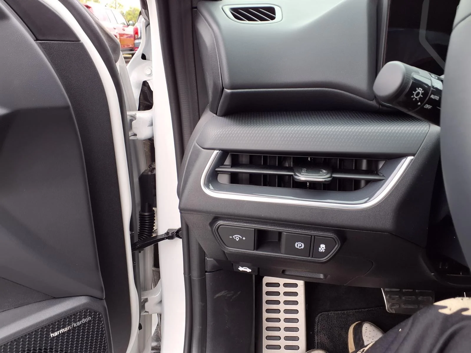 New 2026 Snow White Pearl Kia GT-Line Turbo image 17