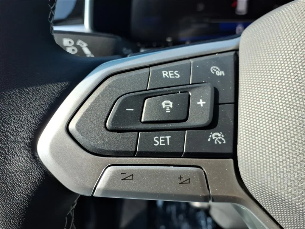 2025 Volkswagen Taos SE - Photo 14